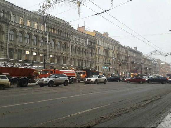 Порядка 70% горожан недовольны уборкой снега в Петербурге
