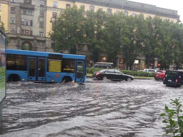 Песок зимой – потопы летом: замкнутый круг городских канализаций в России