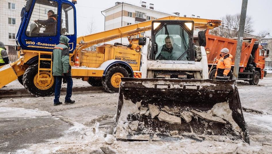Сезон открыт! Коммунальщики переходят на зимний режим содержания дорог